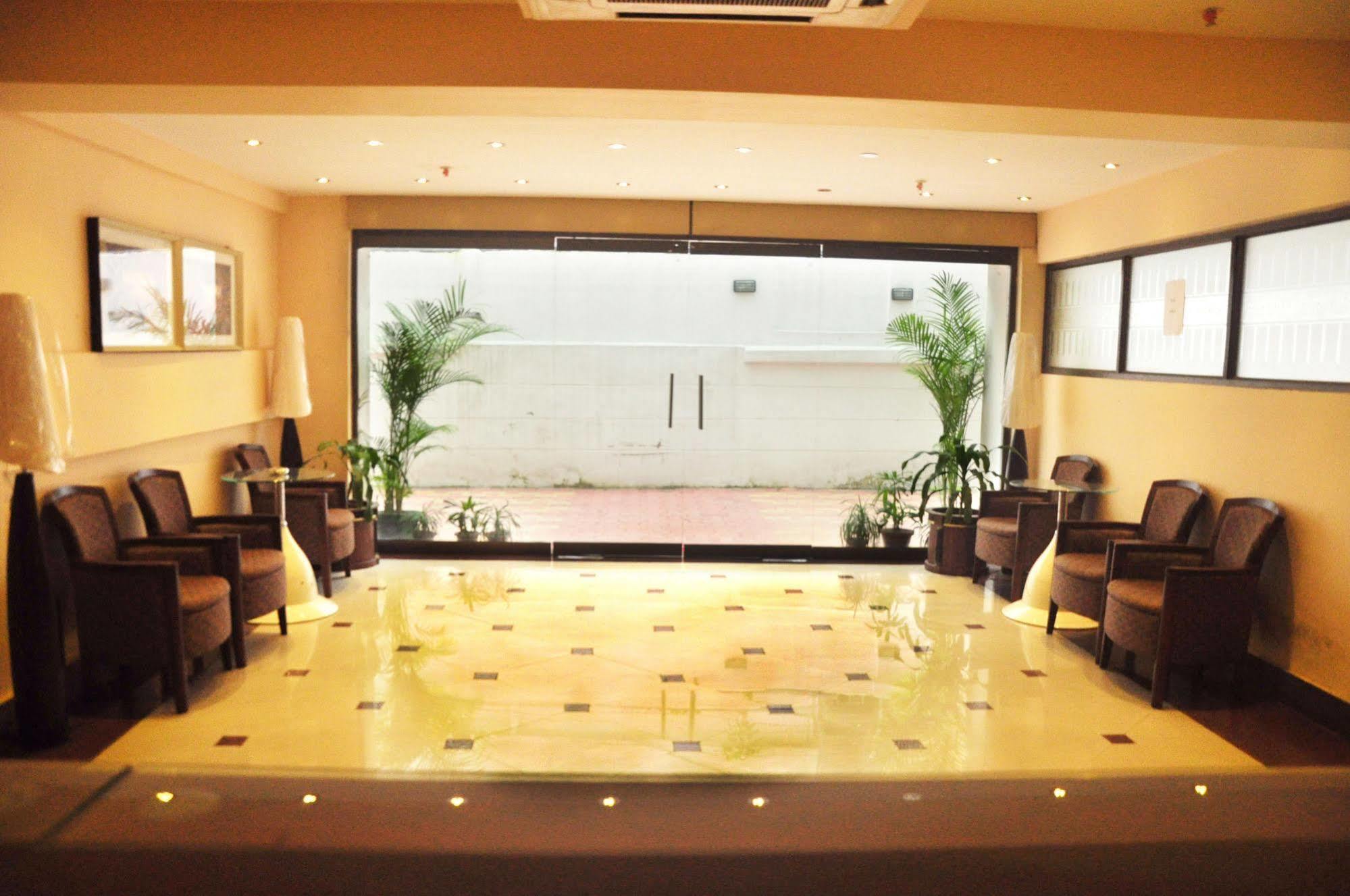 Astoria Hotel Calcutta Extérieur photo