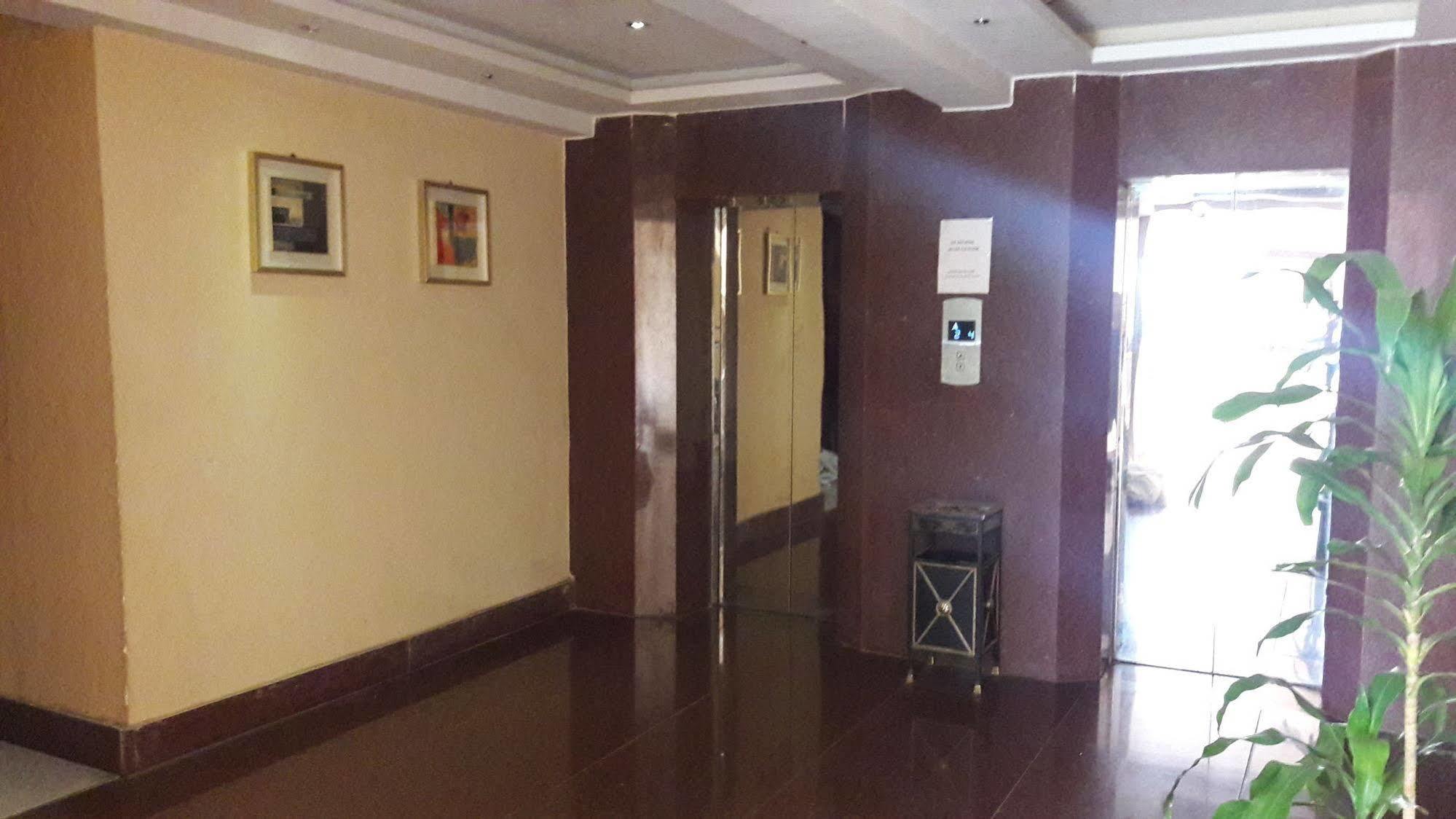 Astoria Hotel Calcutta Extérieur photo